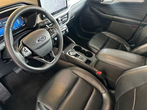 Used 2024 Ford Escape Platinum AWD/4WD image 10