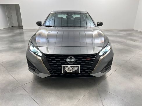 Used 2024 Nissan Altima 2.5 SR FWD image 3