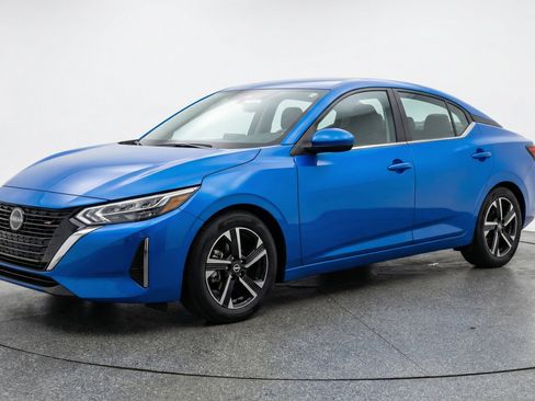 Used 2025 Nissan Sentra SV image 3