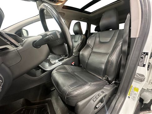 Used 2017 Volvo XC60 T6 Dynamic w/ Preferred Option Package image 10