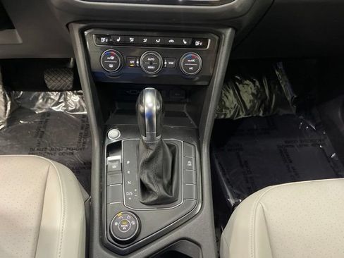 Used 2019 Volkswagen Tiguan SE w/ Panoramic Sunroof Package AWD/4WD image 22