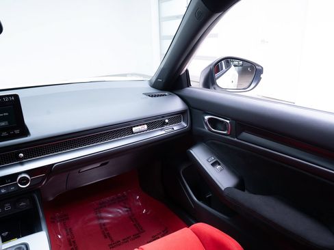 Used 2025 Honda Civic Type R image 9