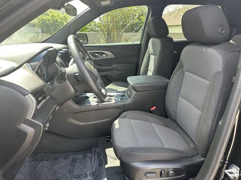 Used 2023 Chevrolet Traverse LT FWD image 15