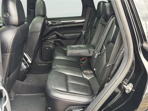 Used 2017 Porsche Cayenne image 21