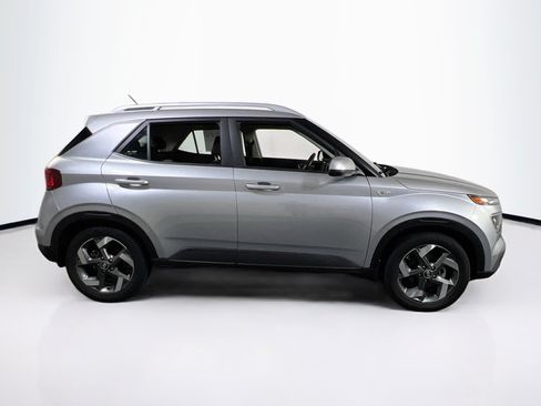 Used 2023 Hyundai Venue SEL FWD image 4