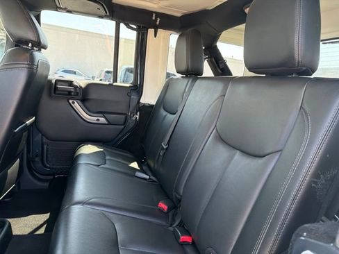 Used 2018 Jeep Wrangler Unlimited Sahara AWD/4WD image 18