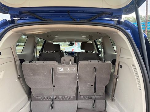 Used 2021 Chrysler Pacifica Touring image 8