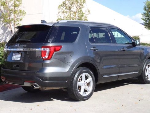 Used 2018 Ford Explorer XLT image 18