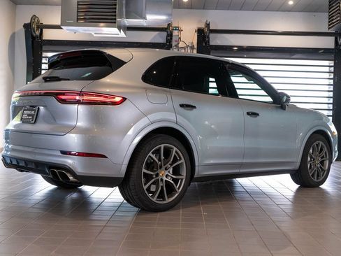 Certified 2022 Porsche Cayenne Turbo AWD/4WD image 9