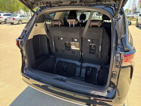 Used 2022 Toyota Sienna Platinum AWD/4WD image 15
