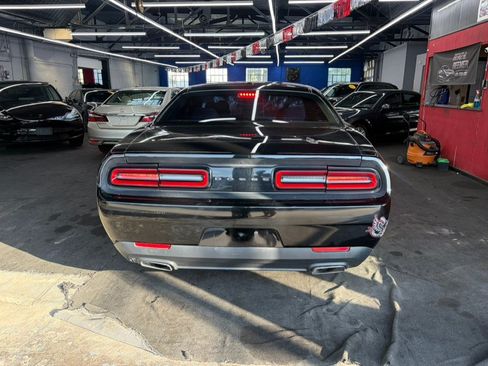 Used 2015 Dodge Challenger SXT RWD image 5