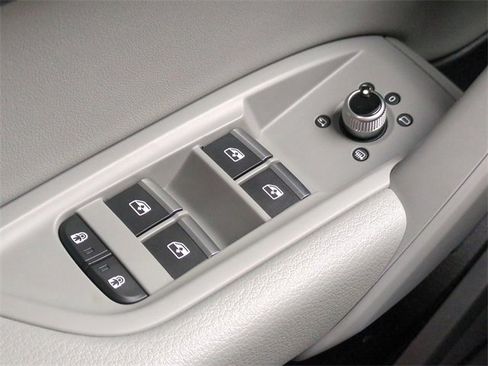 Used 2024 Audi Q5 2.0T Premium w/ Convenience Package image 24