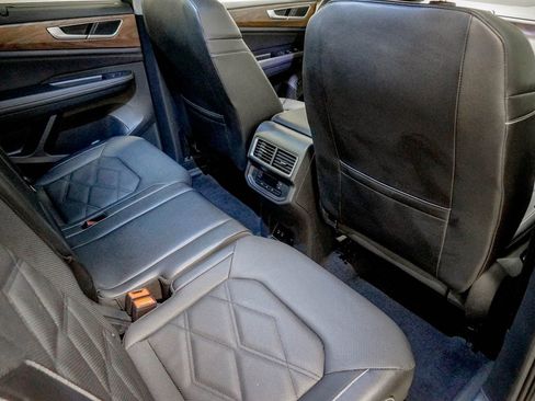 Used 2025 Volkswagen Atlas SE AWD/4WD image 33