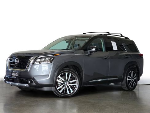 Used 2025 Nissan Pathfinder Platinum AWD/4WD image 1
