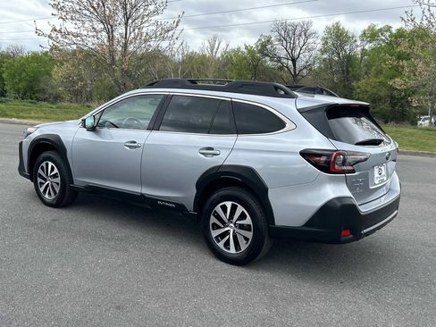 Used 2023 Subaru Outback Premium image 6