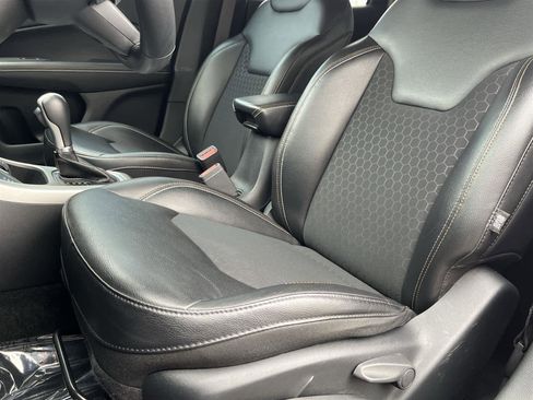 Used 2019 Jeep Compass Latitude w/ Cold Weather Group image 12