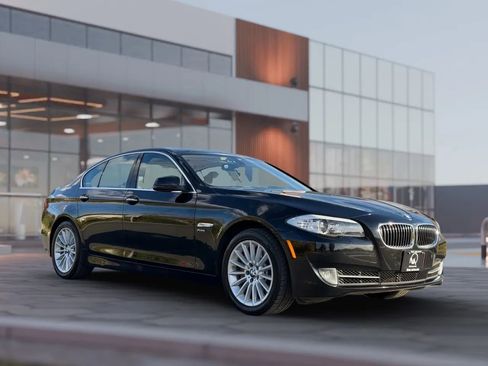 Used 2011 BMW 535i xDrive Sedan image 3