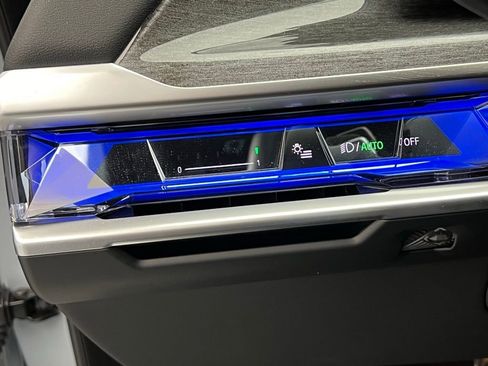 Certified 2024 BMW 760i xDrive w/ Premium Package 2 image 20