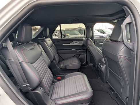 New 2026 Ford Explorer ST-Line w/ ST-Line Street Pack image 9