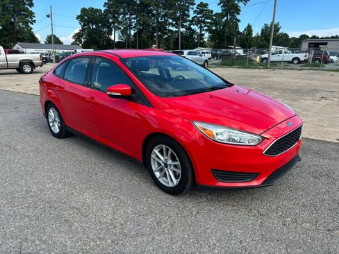 Used 2017 Ford Focus SE FWD image 7