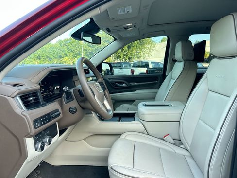 Used 2023 GMC Yukon XL Denali image 16