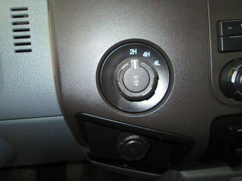 Used 2015 Ford F250 XL w/ Power Equipment Group AWD/4WD image 14