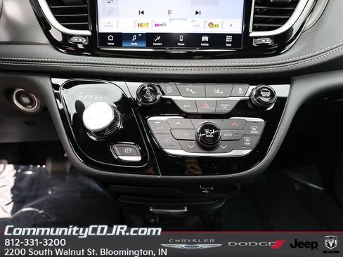 New 2026 Chrysler Pacifica Select w/ S Appearance Package AWD/4WD image 16