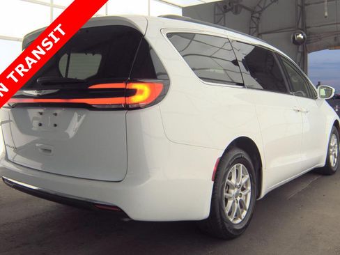 Used 2022 Chrysler Pacifica Touring-L FWD image 5