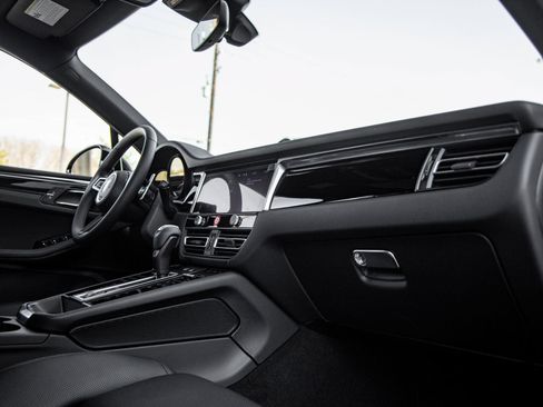 Certified 2026 Porsche Macan AWD/4WD image 46