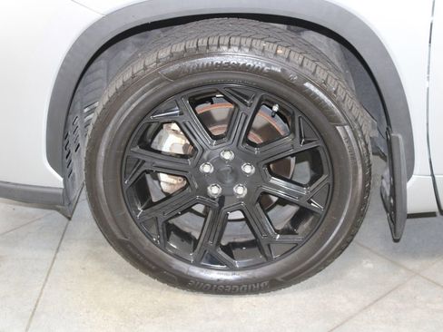 Used 2023 Toyota Highlander LE image 18