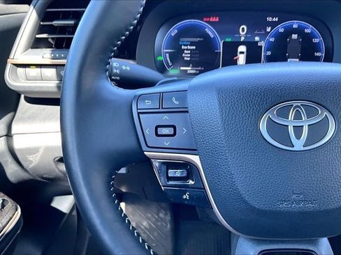 Used 2025 Toyota Crown Signia AWD/4WD image 11
