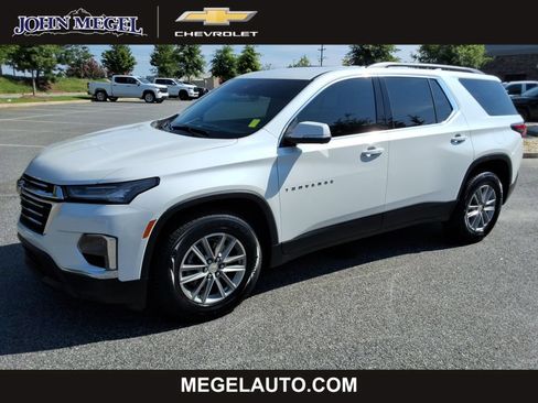 Certified 2023 Chevrolet Traverse LT FWD image 1