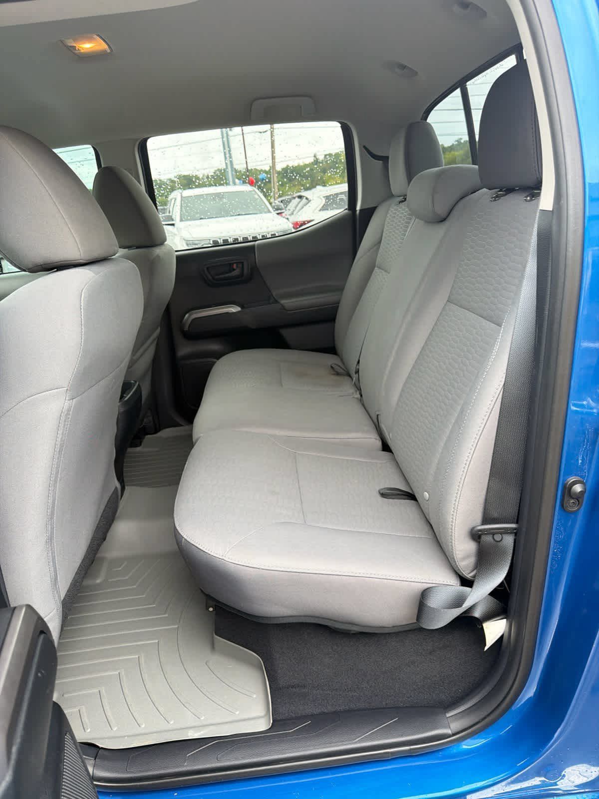 Used 2018 Toyota Tacoma SR5 RWD image 12