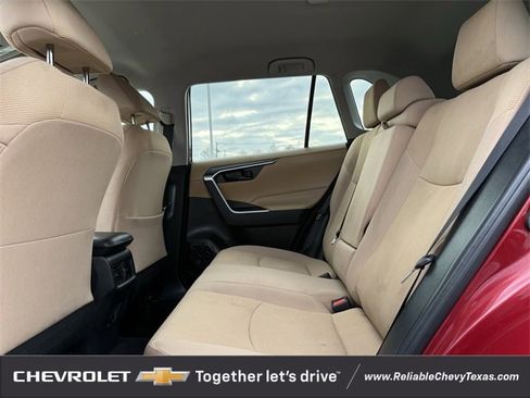 Used 2022 Toyota RAV4 LE image 28
