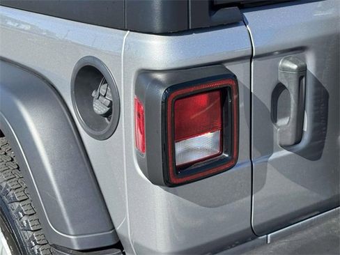 Used 2021 Jeep Wrangler Sport S image 9