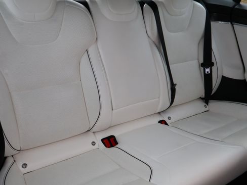 Used 2022 Tesla Model S Plaid image 17