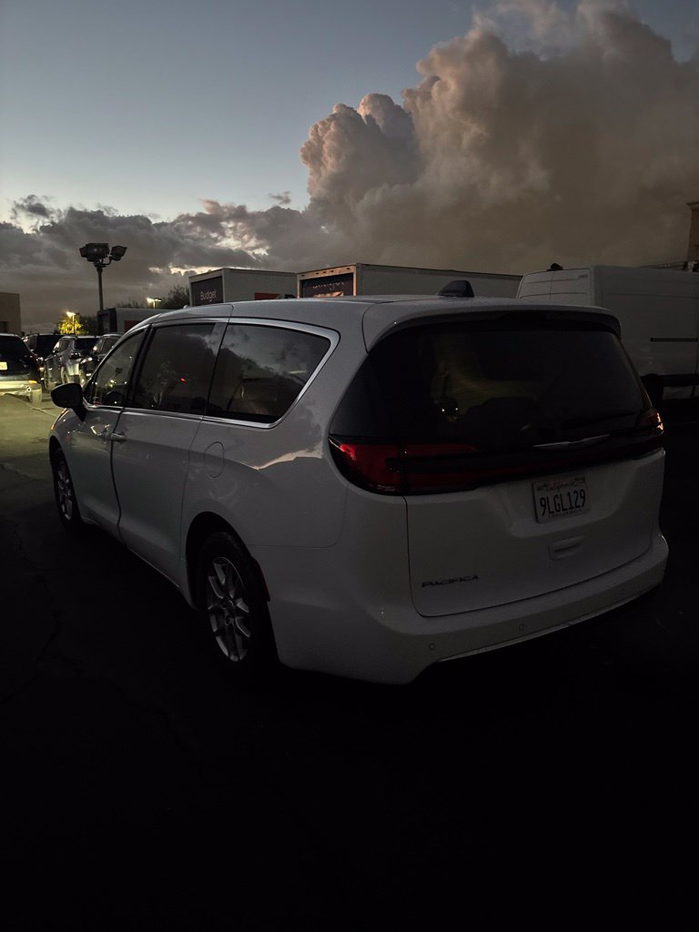 Used 2024 Chrysler Pacifica Touring-L FWD image 5