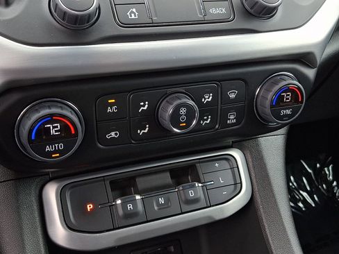 Used 2023 GMC Acadia SLE w/ Driver Convenience Package FWD image 16