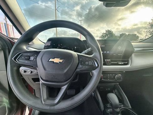 Used 2024 Chevrolet TrailBlazer LT FWD image 11