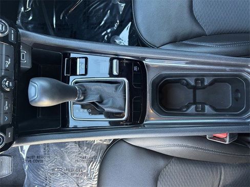 Used 2025 Jeep Compass Latitude image 10