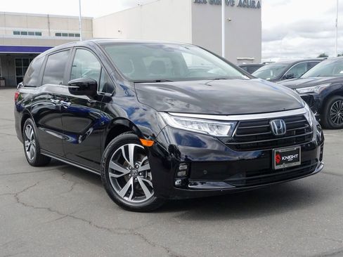 Used 2023 Honda Odyssey Touring image 2