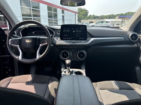 Used 2025 Chevrolet Blazer LT FWD image 25