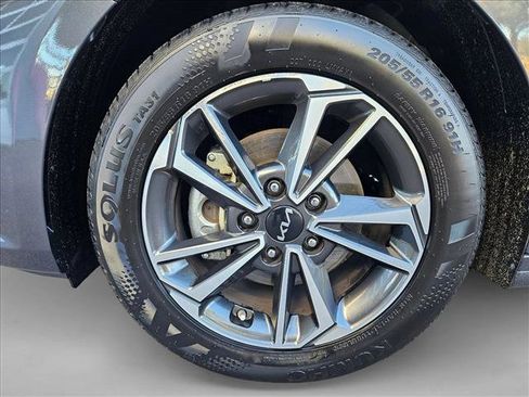 Used 2023 Kia Forte LXS w/ LXS Technology Package image 21