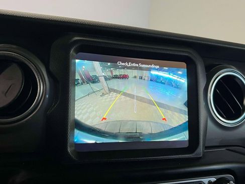 Used 2022 Jeep Wrangler Unlimited Sahara w/ Cold Weather Group image 27