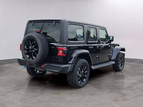 Used 2023 Jeep Wrangler Unlimited Sahara w/ Cold Weather Group AWD/4WD image 4