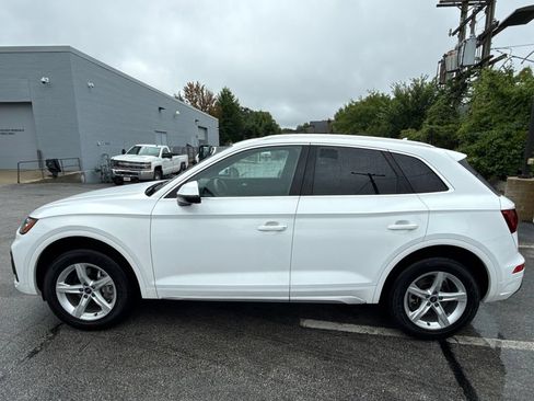 Used 2023 Audi Q5 2.0T Premium w/ Convenience Package AWD/4WD image 2