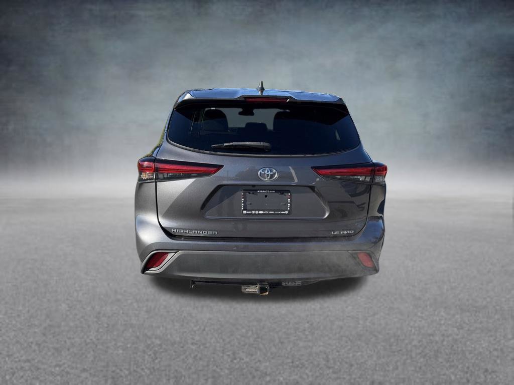 Used 2021 Toyota Highlander LE AWD/4WD image 4