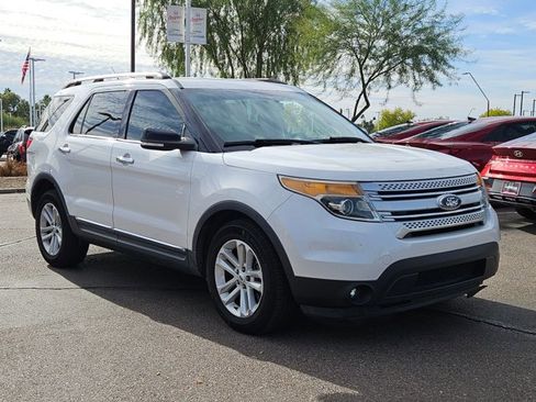 Used 2014 Ford Explorer XLT w/ Equipment Group 202A image 2