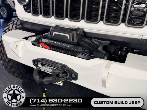 Used 2025 Jeep Wrangler Unlimited Rubicon 4xe w/ Safety Group AWD/4WD image 13
