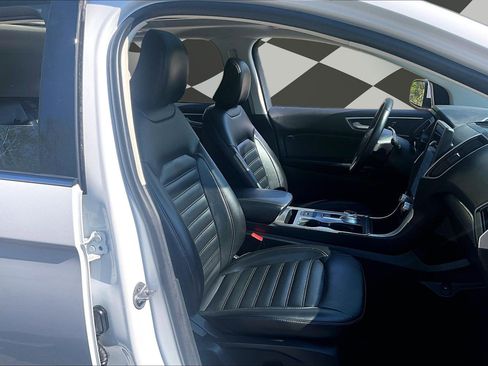 Used 2022 Ford Edge SEL w/ Convenience Package image 6